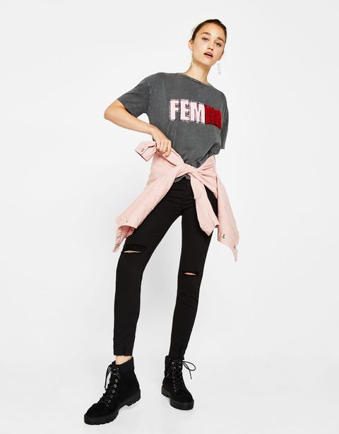 Camiseta Con Texto Efecto Pelo