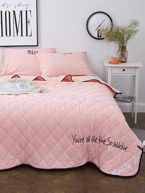 1.5m Slogan Embroidered Solid Quilt