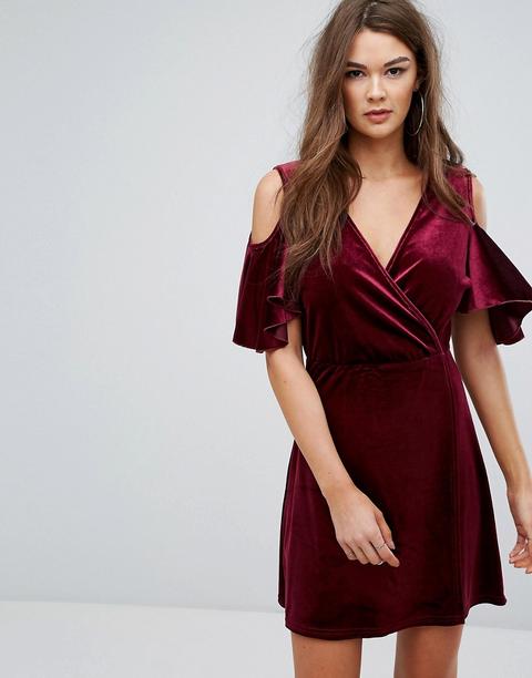 Boohoo - Vestito In Velluto Con Spalle Scoperte E Incrocio - Rosso