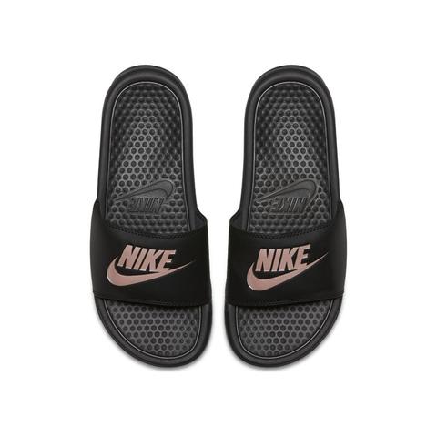 Claquette Nike Benassi Pour Femme - Noir from Nike on 21 Buttons Claquette Nike Benassi Pour Femme - Noir from Nike on 21 Buttons