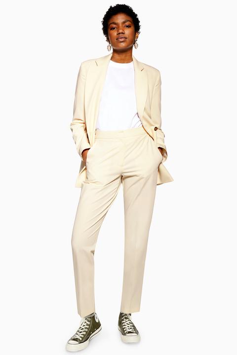 Premium Photo | Elegant young woman in beige cream linen suit jacket  trousers blazer handbad on purple background