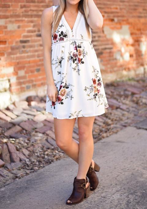 White Flowers Hollow-out Buttons V-neck Fashion Country Mini Dress