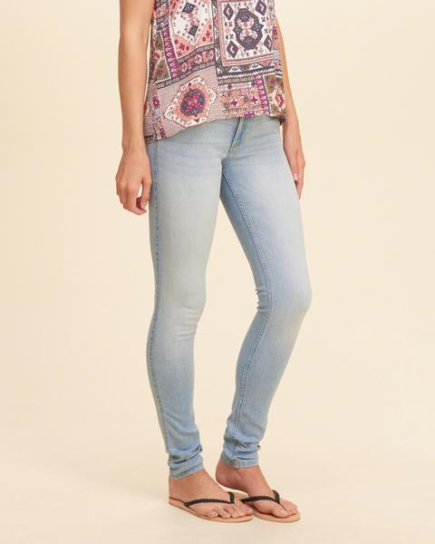 Jeans Superajustados Hollister