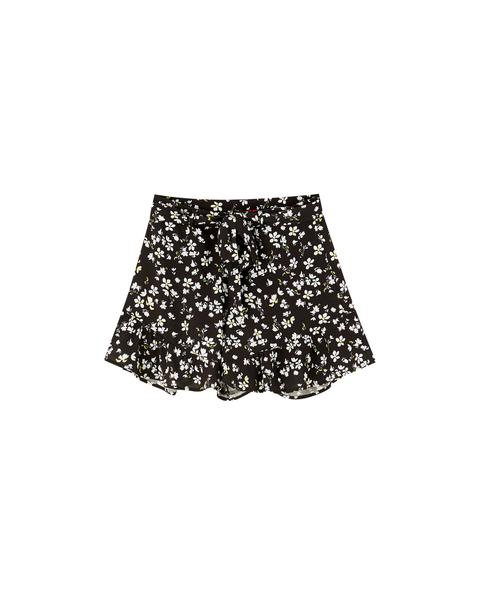 Shorts Flores Rosalía from Pull and Bear on 21 Buttons