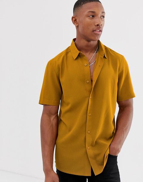 Camisa De Corte Estándar Texturizada Con Rayas Y Suelo Con Solapas En Mostaza De Asos Design-amarillo