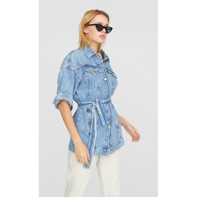 Giubbotto Jeans Con Cintura Jeans Chiaro from Stradivarius on 21 Buttons