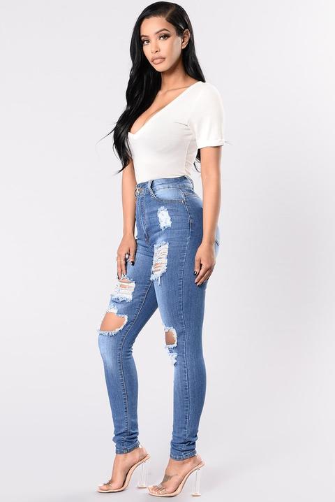 medium wash jeans outfit