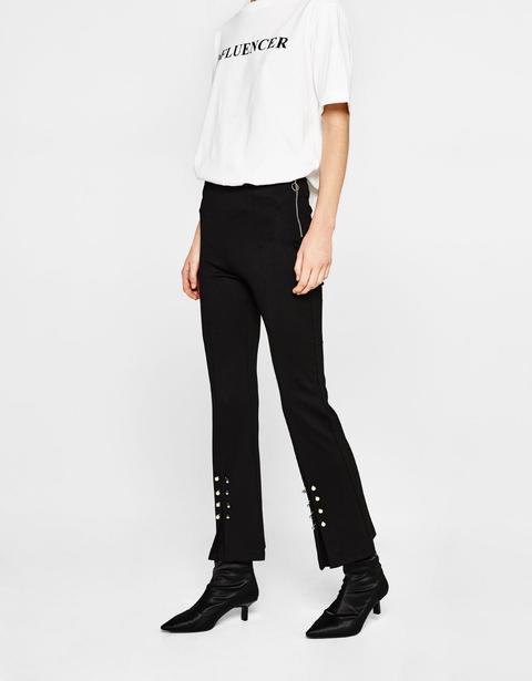 Pantalón Flare Cropped Detalle Piercing