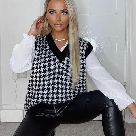 Black Houndstooth Check Sleeveless Knitted Top