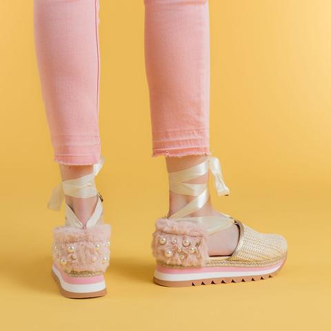 Sneakers Rosas Con Aperturas Y Detalle De Cintas Para Atar A La Pierna Para Mujer 43333