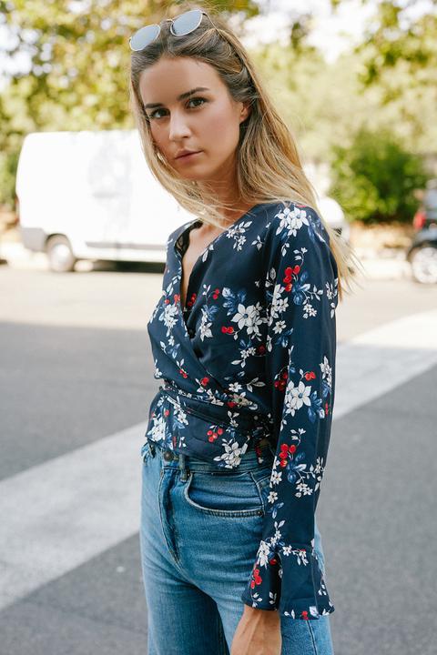 Blusa Cruzada Con Flores