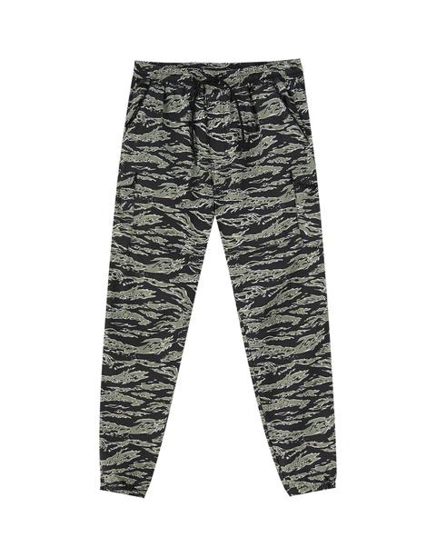 Pantalon Cargo Imprime Camouflage From Pull And Bear On 21