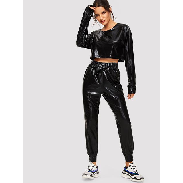 Set Top Corto In Pelle Finte Con Pantaloni from SheIn on 21 Buttons