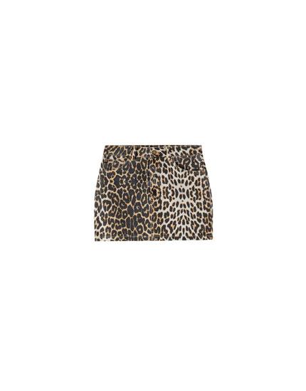 Disfraces Solo haz Amante Falda Vaquera Leopardo from Pull and Bear on 21 Buttons