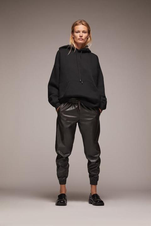 Pantalón Jogging Efecto Piel de Zara en 21 Buttons