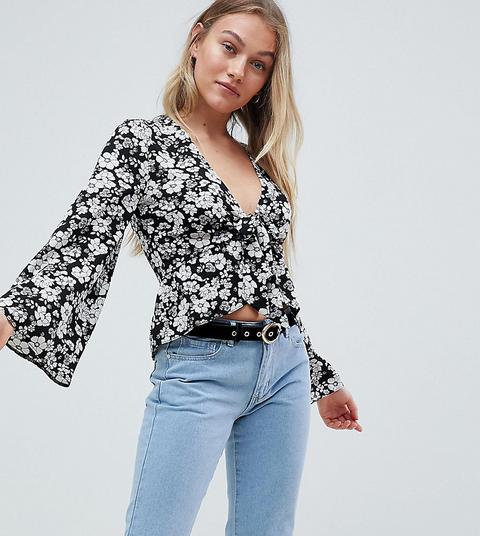 Blusa Floral Con Parte Delantera Anudada De New Look Petite