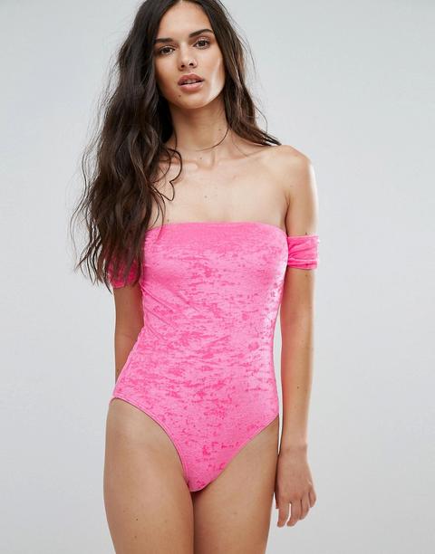 Bañador De Terciopelo Con Escote Bardot De Missguided