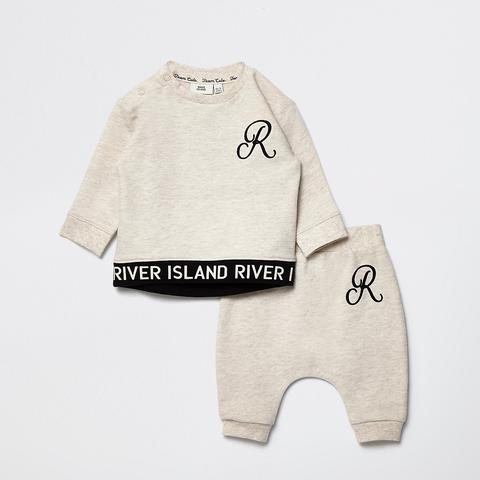 Baby Beige Ri Outfit