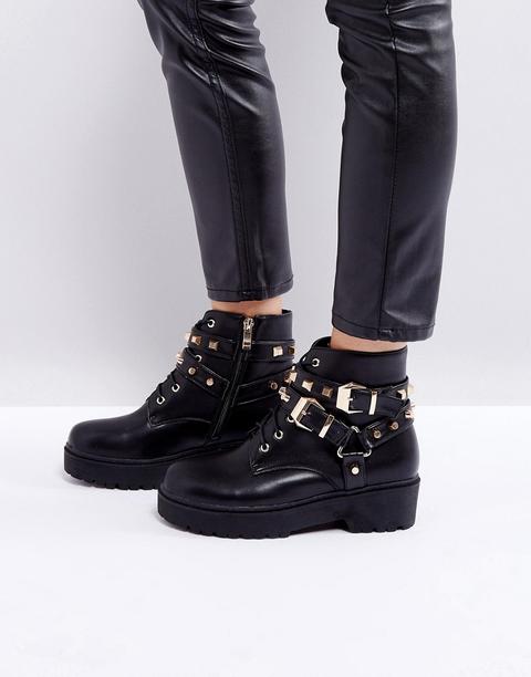 Botas Con Cordones Y Tachuelas De Prettylittlething