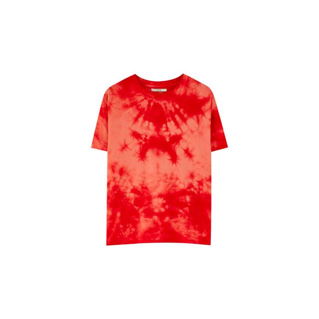 Camiseta Tie-dye Roja de Pull and Bear en 21 Buttons