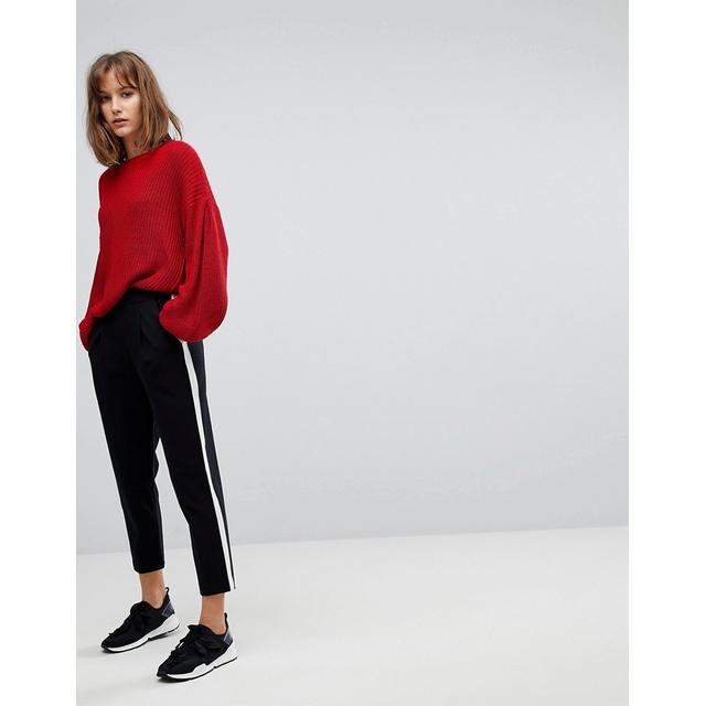 Stradivarius - Pantaloni Con Pinces E Riga Laterale - Nero from ASOS on 21  Buttons