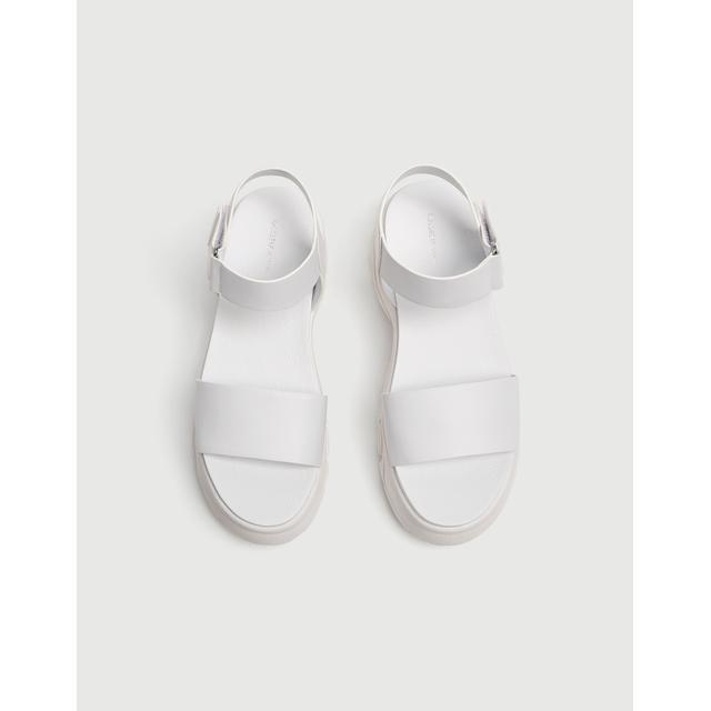 pull and bear flip flops