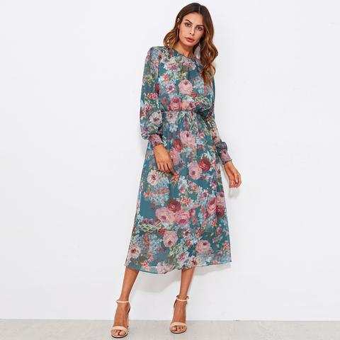 Kleid Mit Unterkleid,kattun Und Falten Um Die Taille