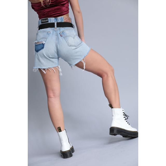 Lara di Gisar su 21 Buttons