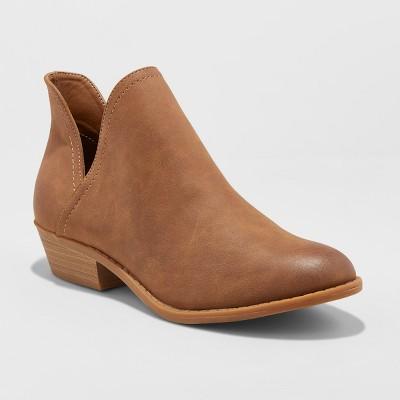 Women's Nora V-cut Ankle Booties - Universal Thread