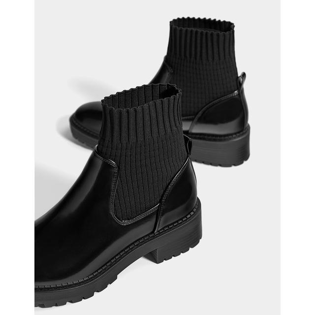 Botines Planos Calcetín de Bershka en 21 Buttons