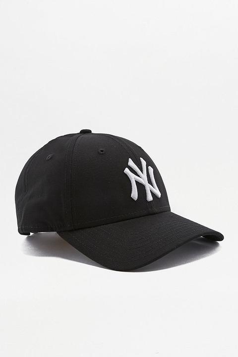 New Era 9forty Ny Yankees Black Cap - Black At Urban Outfitters