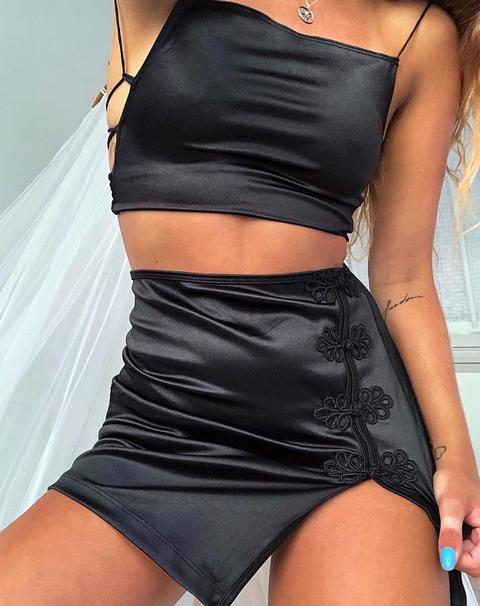 Shena Mini Skirt In Satin Black
