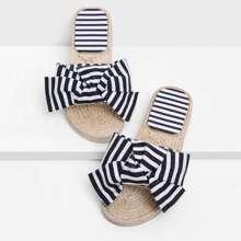 Sandalias De Rayas Con Adorno De Lazo