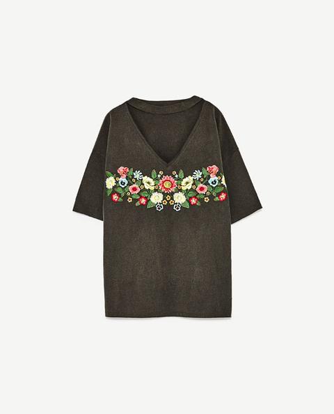 Camiseta Choker Bordada