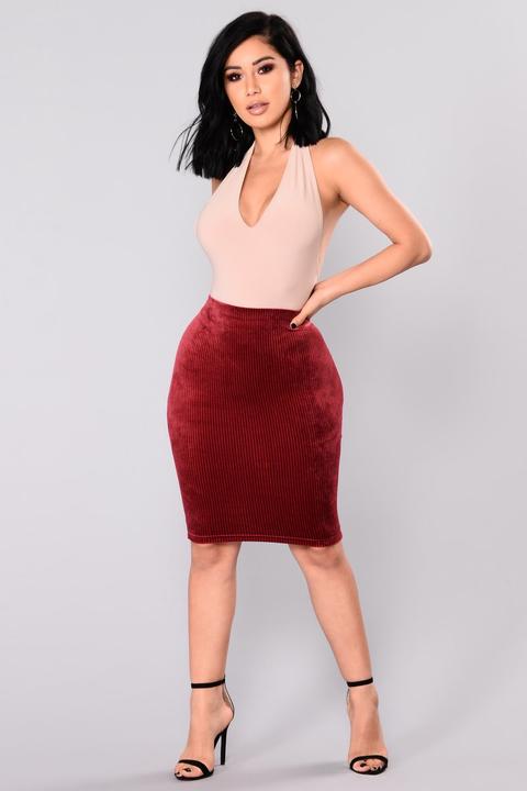 Noted Velvet Ribbed Skirt - Burgundy