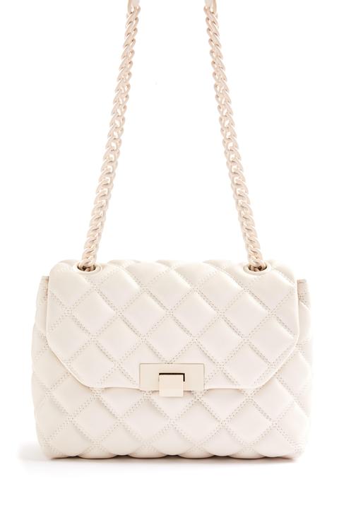 Bolso Cruzado Acolchado En Distintos Tonos Crema Con Cadena