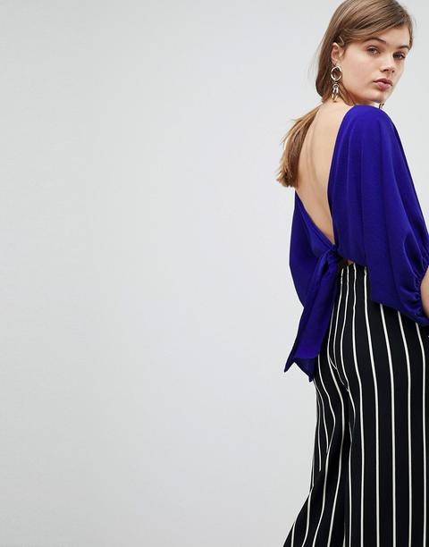 Asos Design - Oberteil Aus Satin Mit Tiefem Rückenausschnitt Und Rückseitiger Schleifenschnürung - Blau