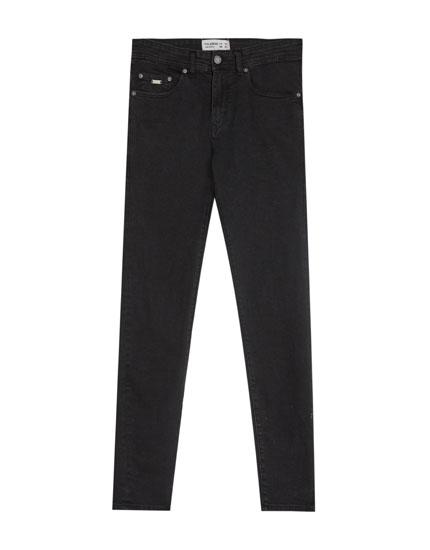 Jeans Skinny Fit En Negro