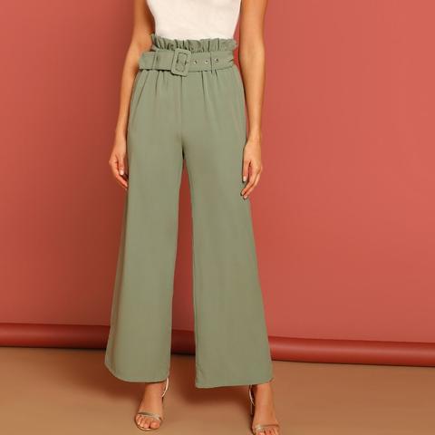 Hosen Mit Weitem Beinschnitt Und Gürtel