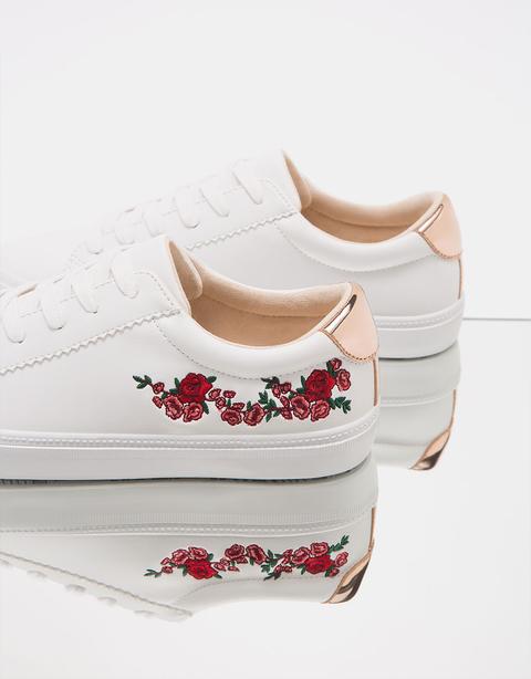 Zapatilla Bordado Flores Detalle Metalizado