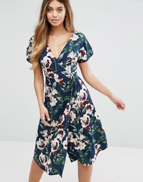Vestido Cruzado Con Diseño Floral De Boohoo