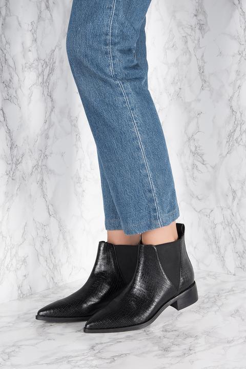 Pointy Chelsea Boots