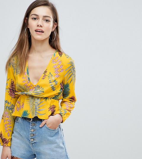 Top Con Sobrefalda Y Estampado Tropical De Missguided Petite