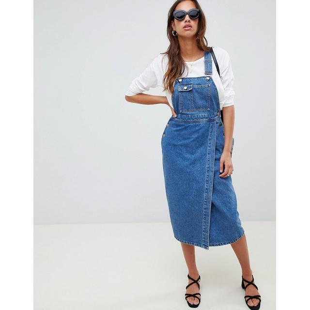 Asos Design Denim - Vestito Salopette Di Jeans Midi Blu Lavaggio Medio -  Blu from ASOS on 21 Buttons