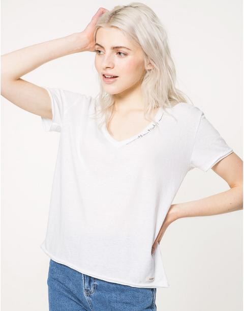 Camiseta Blanca Con Bordado En Cuello