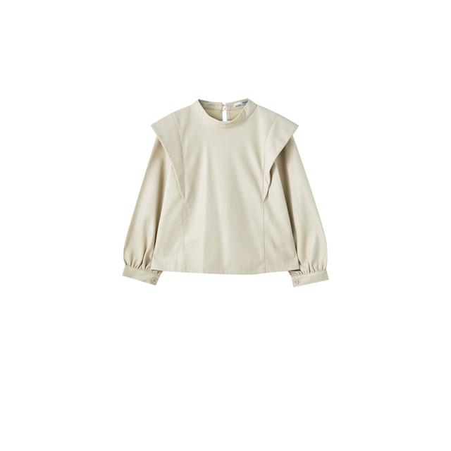 Camisa Efecto Piel Volumen Hombro from Pull and Bear on 21 Buttons