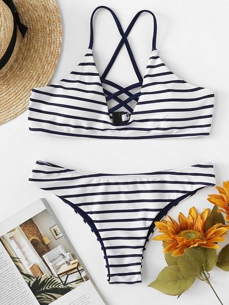 Bikini A Righe Incrociate Sul Collo