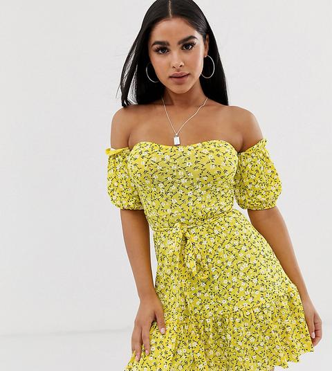 Vestido Amarillo Con Escote Bardot Y Estampado De Florecitas De Prettylittlething Petite