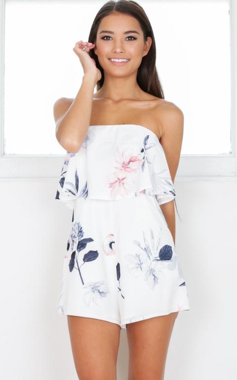Sheeran Playsuit In White Floral