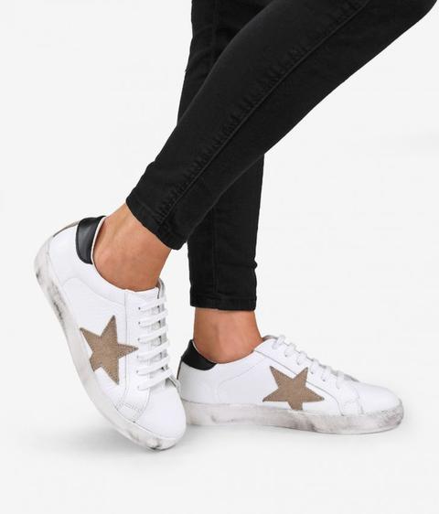 Zapatillas En Piel Blanca Con Estrella